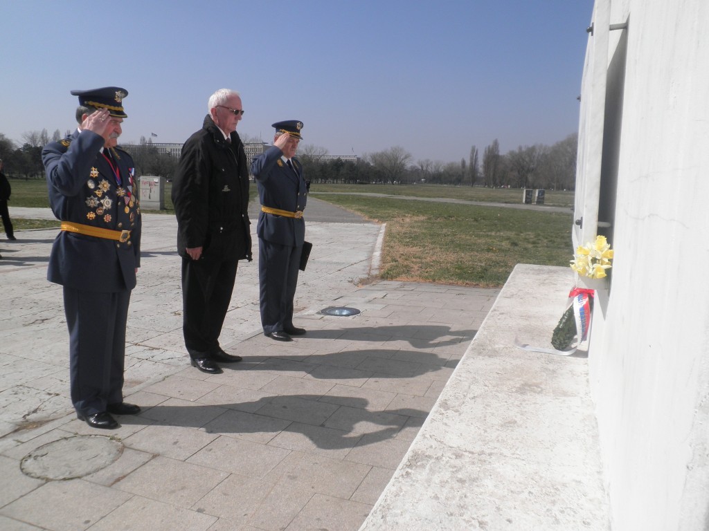 "Вечна ватра"- венац су положили генерали у пензији Златоје Терзић, Лука Кастратовић и Владимир Пејак